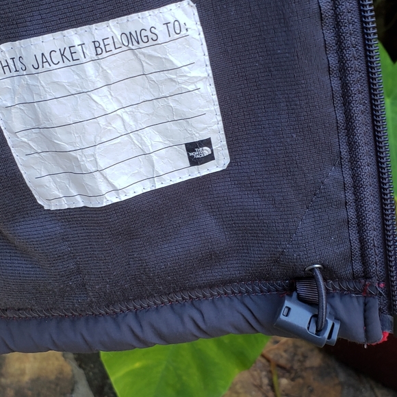 The North Face Boys Heavy Fleece jacket. Red - Picture 6 of 10